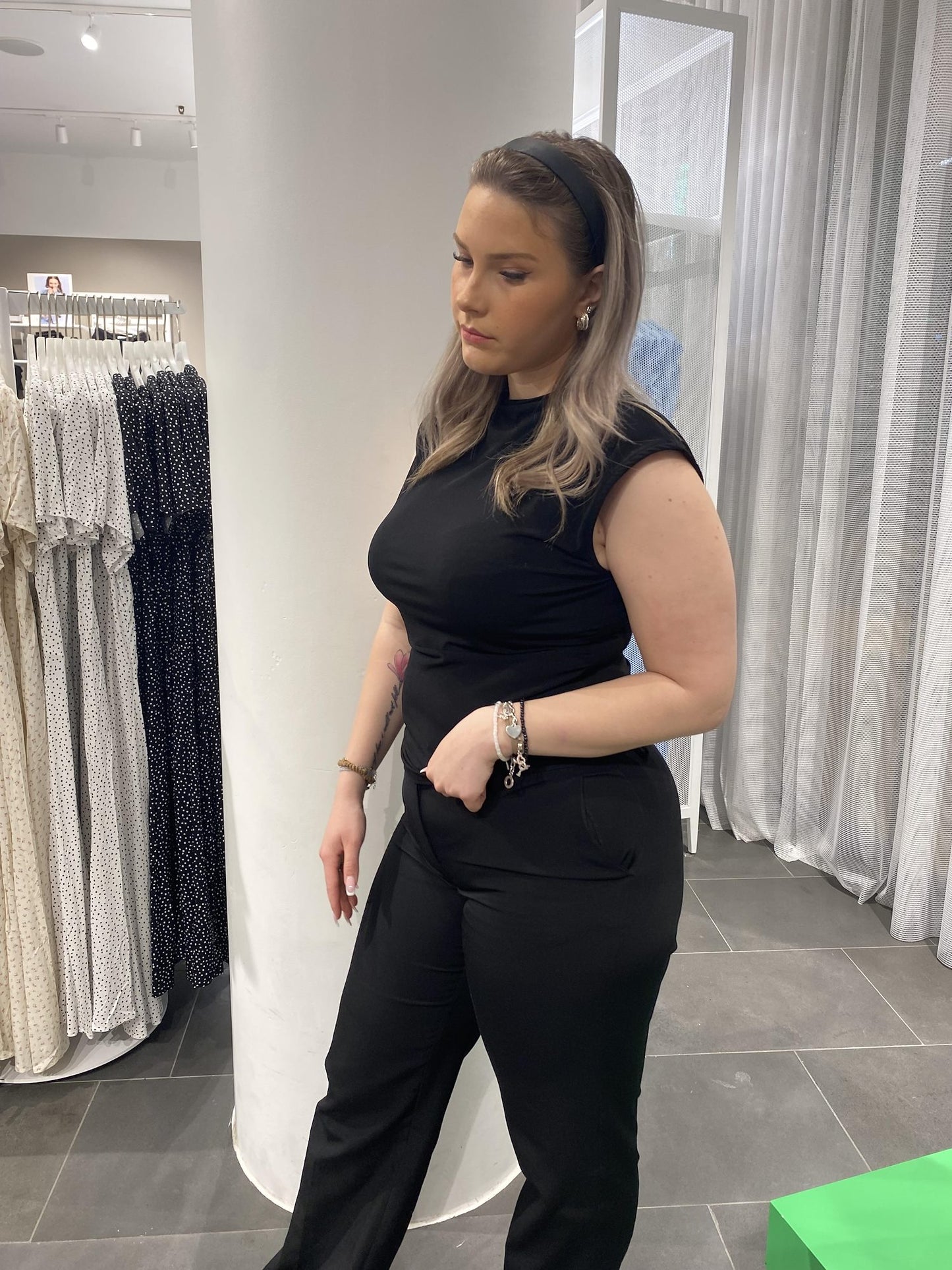 VMCHRIS Top - Black