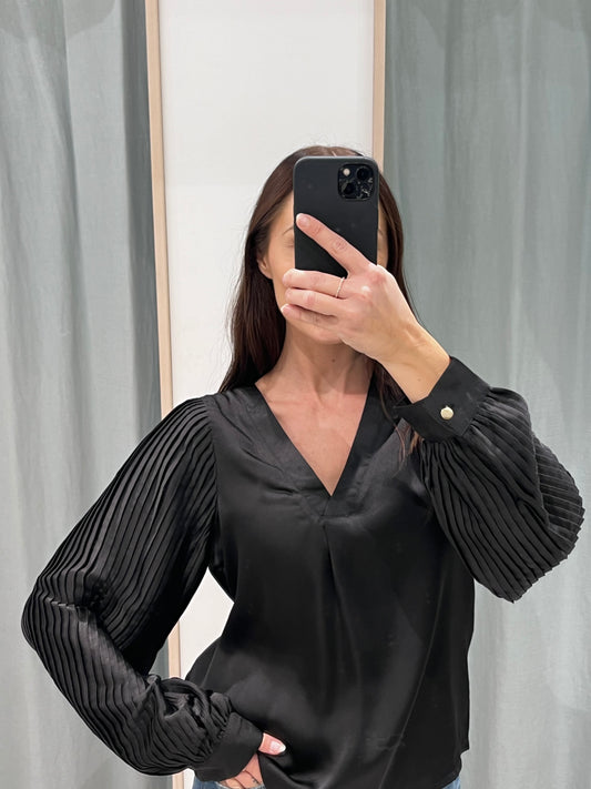 VMTARA Top - Black